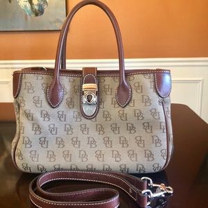 Beautiful Dooney & Bourke Double Handle Tote